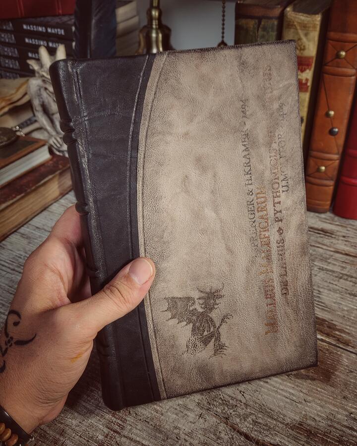 MALLEUS MALEFICARUM in INGLESE - Traduzione di Montague Summers, sull'edizione del 1489 (John Rodker publisher, 1928)