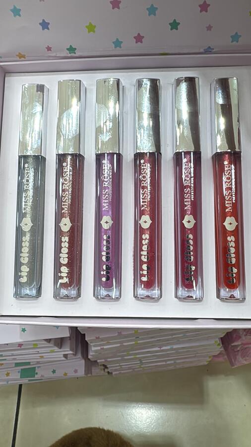 MISS ROSE SET DA 6 LIPGLOSS

 [Conf.da 3 set]