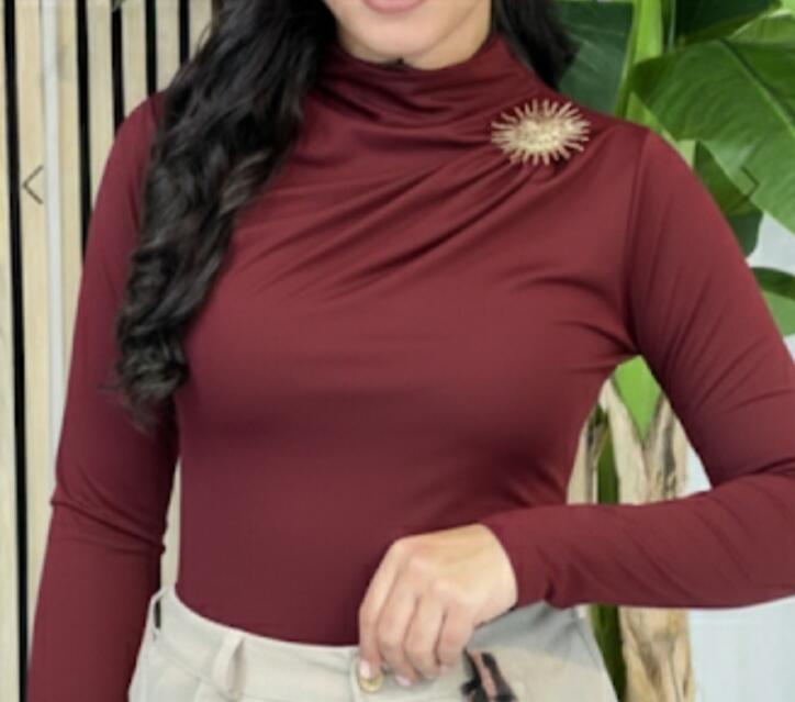 Maglia lycra con spilla e spalla a pieghe autunno/inverno vari colori