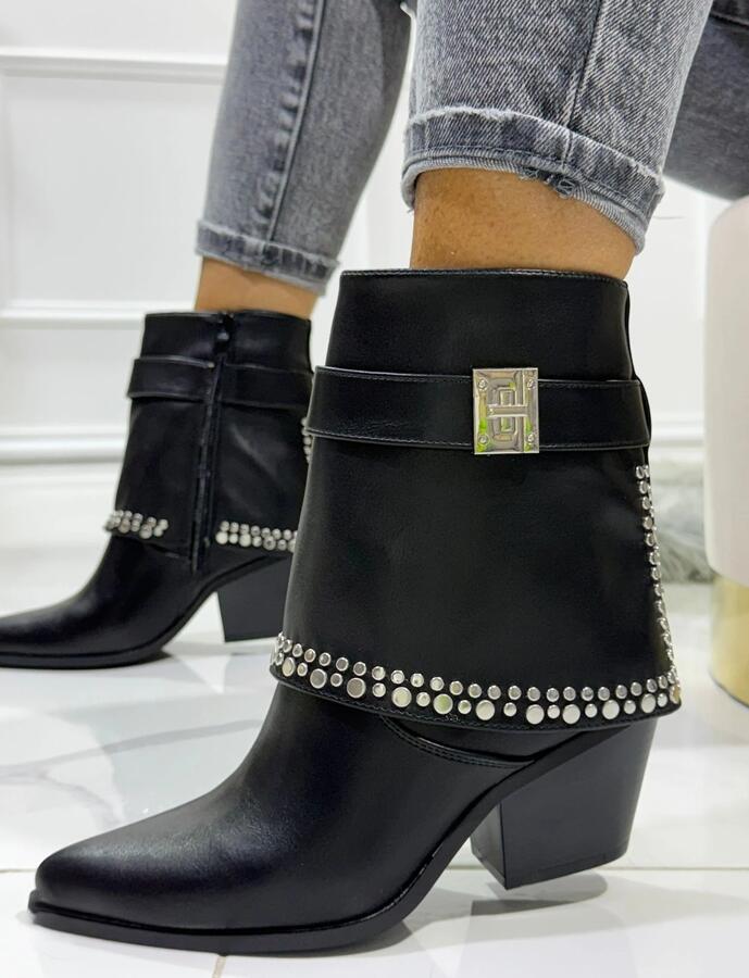 Stivaletto basso con borchie tacco modello camperos