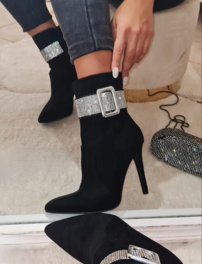 Stivaletto basso tacco 100 con fibbietta in strass