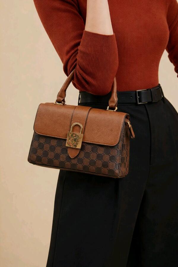 Borsetta rigida bicolore vari colori misare 25L18H 8P