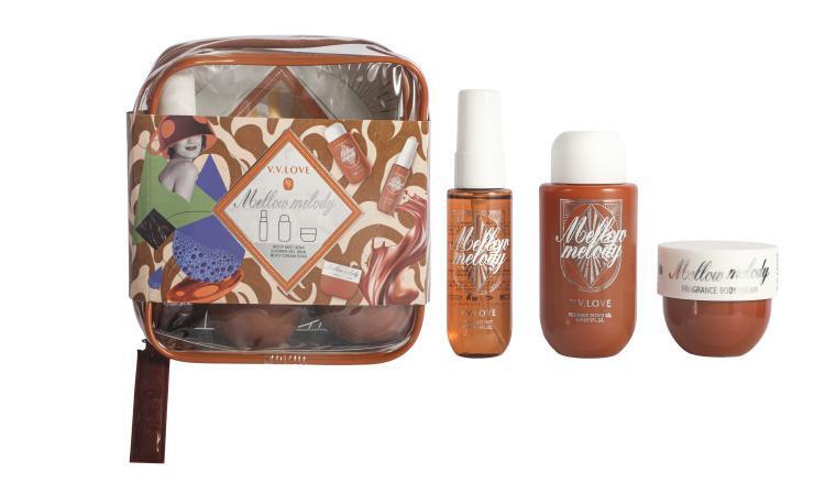 V.V.LOVE KIT ACQUA PROFUMATA DA 40 ml+SHOWER GEL DA 50 ml+CREMA CORPO DA 50 ml
 [Quantità minima è di 6 pezzi]