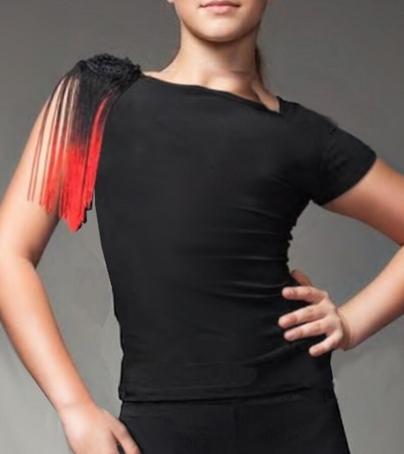 Maglia con una manichetta e una frangia sulla spallina U213
