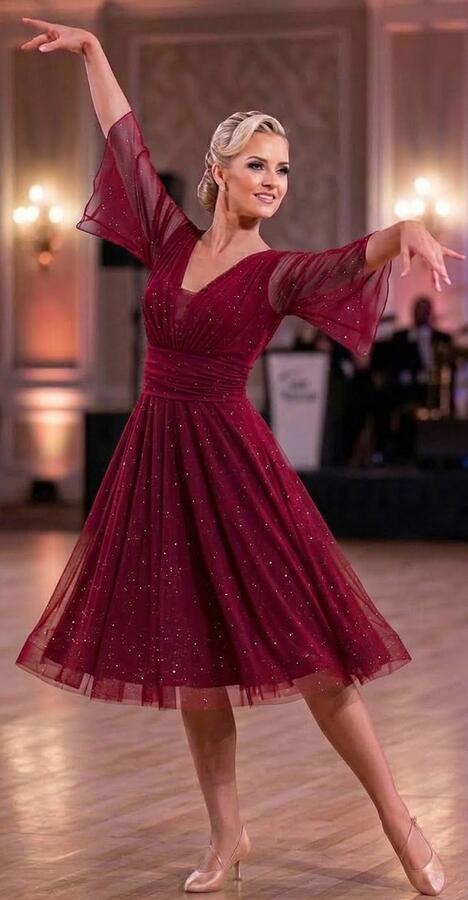 Abito simply in tulle con punti luce e manichette 4-0174