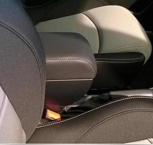 Adjustable armrest with storage for Alfa Romeo Mito (2014-2018)