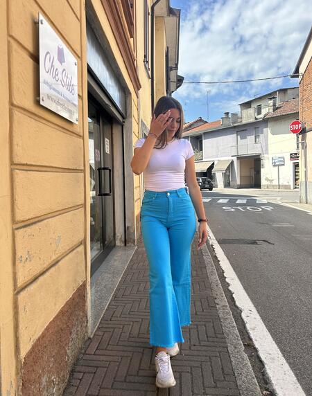 NOVITÀ Jeans wide leg taglio vivo turchese
