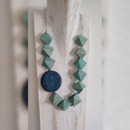 Collana Legno azzurro e Cianite