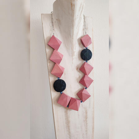 Collana Legno rosa e Cianite