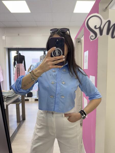 NOVITÀ Camicia crop in cotone con applicazioni gioiello