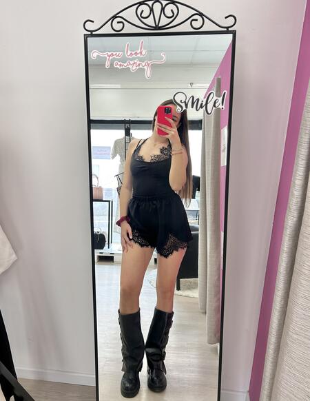 NOVITÀ Shorts nero con pizzo